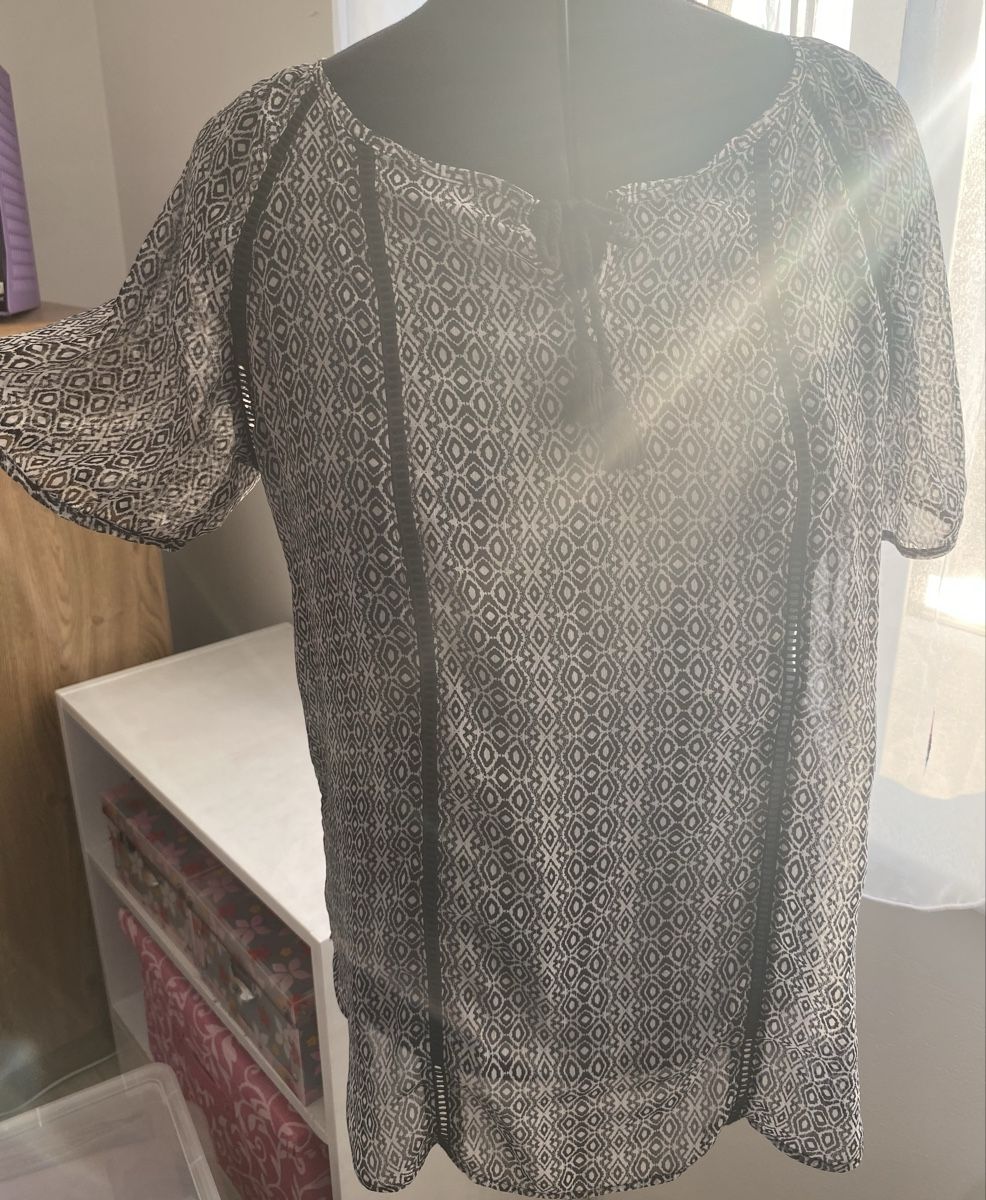 Blusen: Tunika Bluse Schwarz Weiss Grösse 40 – Gebraucht aus Hausen AG von corinne_g 1