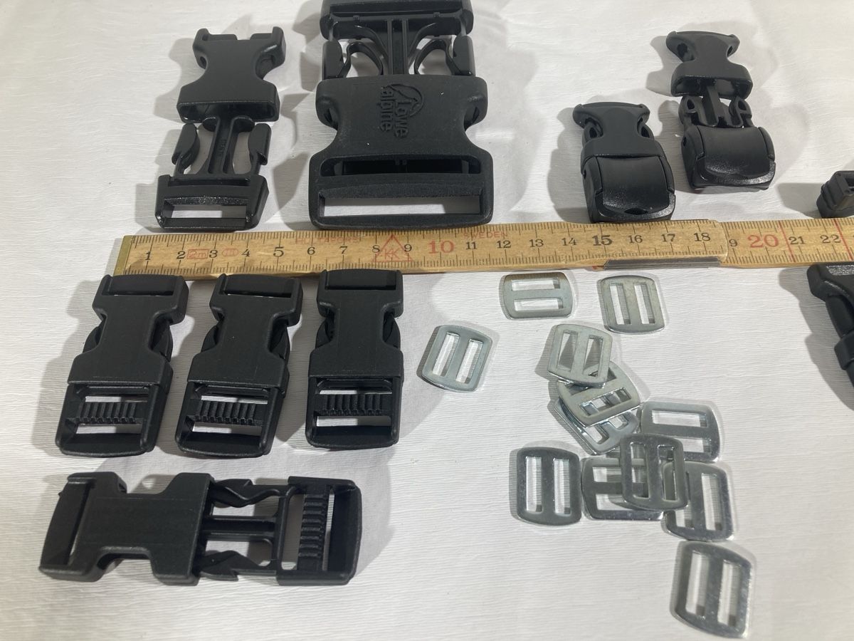Stoffe: Grosse Sammlung: Schnallen, Kordelstopper, Schieber etc. 57 – Neu (gemäss Beschreibung) aus Steffisburg von pet_2d5t 1