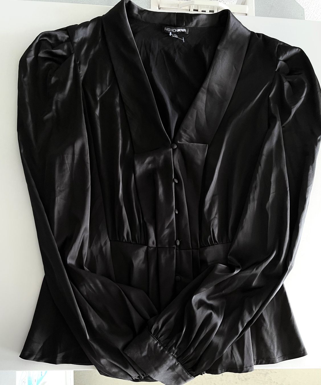 Chemisiers: Schwarze Bluse, Gr. L – Neuf avec emballage d'origine à Rapperswil SG par Letas_closet 1