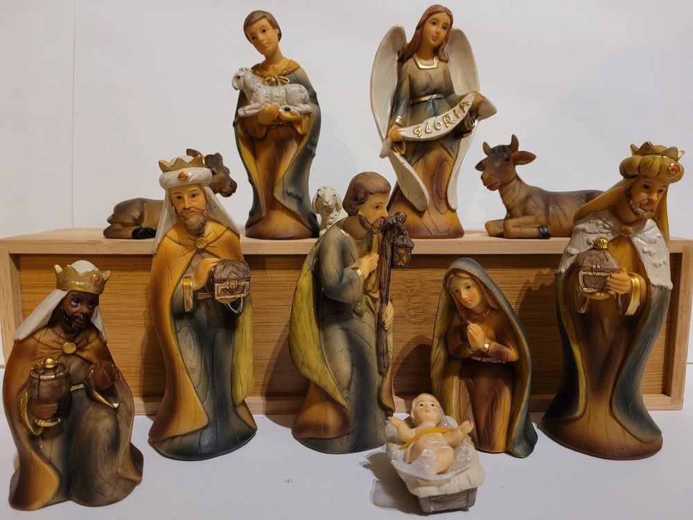Crèche De Noël Miniature - Boîte En Fer Blanc Avec Figurines En Résine - 9.5x6 Cm - Décoration Religieuse Maison - 13