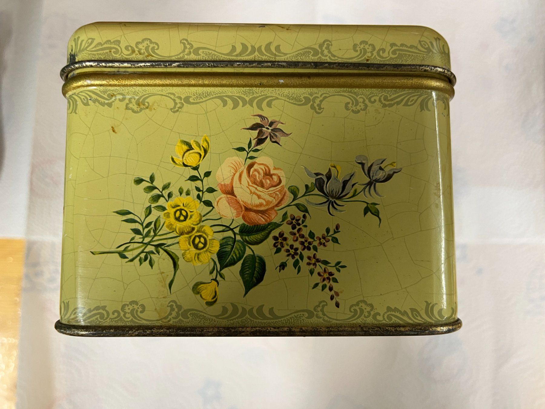Barattoli: Alte Schatulle Blech-Dose / Büchse mit Rosen-Muster – Usato da Mumpf venduto da dadaboygugulini 3