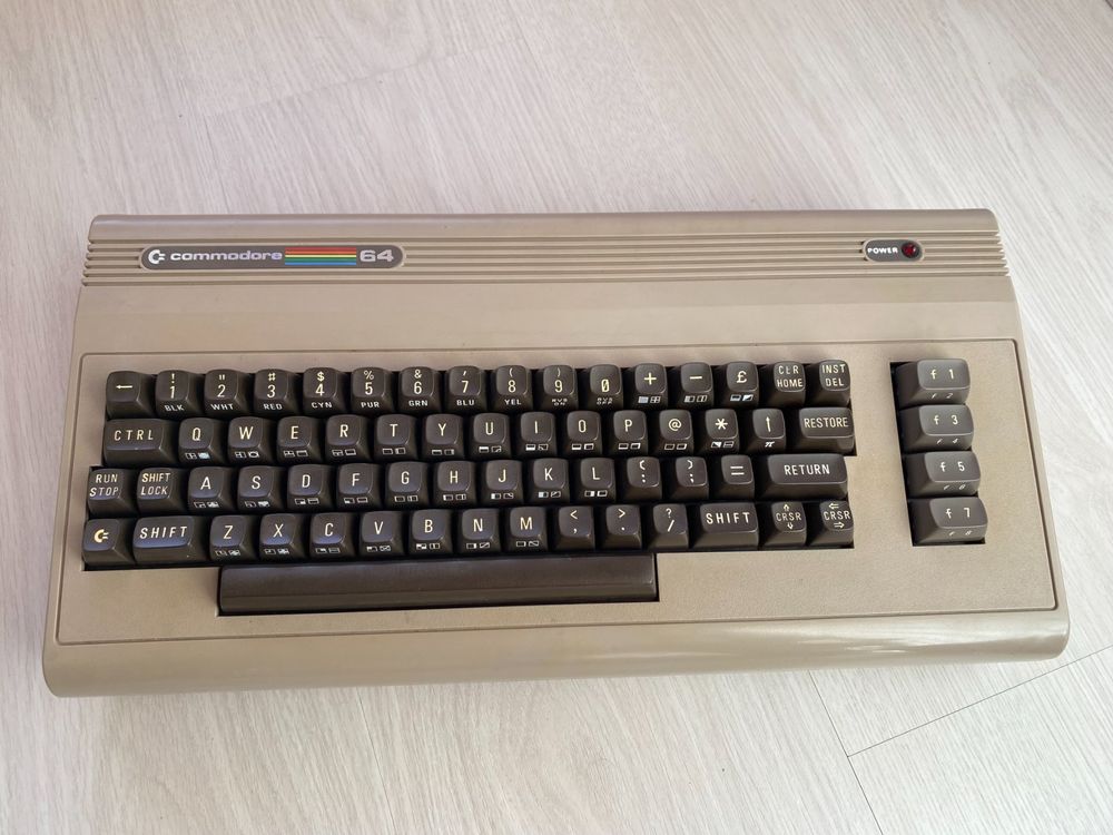 Commodore C64 Sammlungsauflösung | Kaufen auf Ricardo