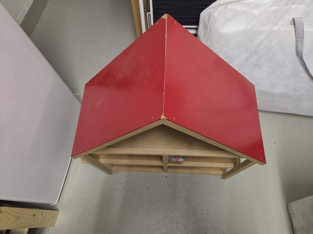 Puppenhäuser & -möbel: Puppenhaus – Gebraucht aus Wettingen von L.N.G. 1