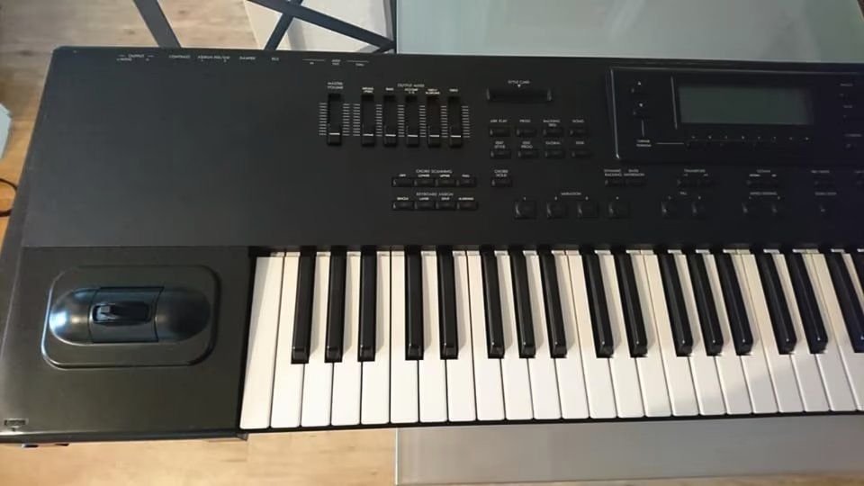 Korg Musikinstrumente: Korg i2 Keyboard (Workstation) mit Proteus 2 Soundmodul – Gebraucht aus Zürich von Creal14 1
