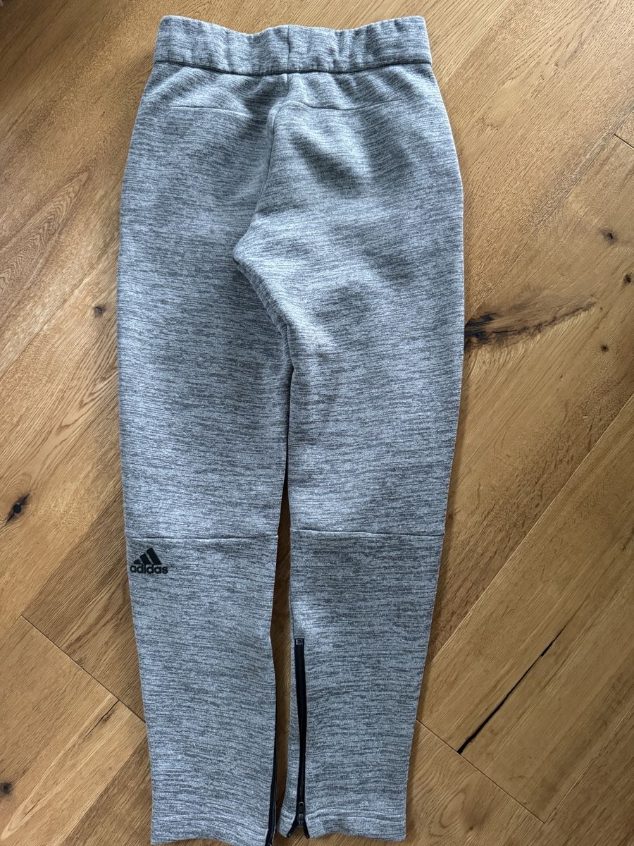 Adidas Hosen: Adidas‘ Trainerhose, 152 – Gebraucht aus Abtwil SG von monchy01 1