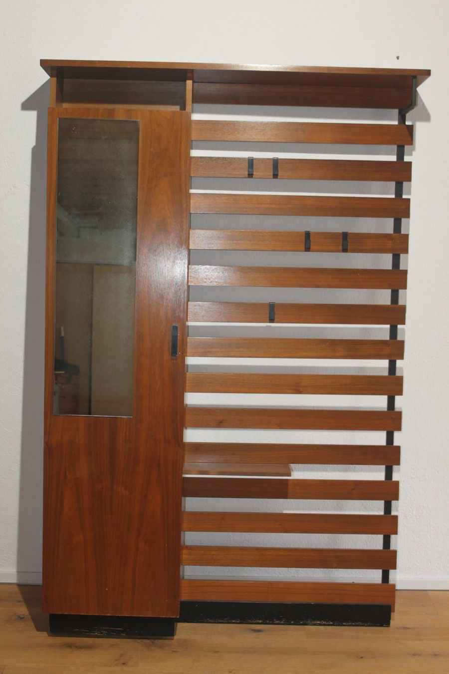 Guardaroba: Midcentury Teakholz Garderobe – Usato da Glarus venduto da Toni-Glarus