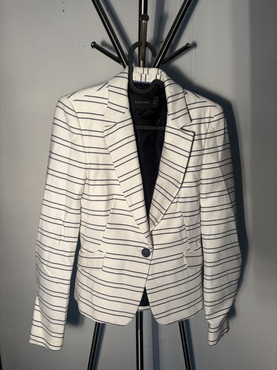 Jacken: Zara Basic Blazer gestreift weiss schwarz Grösse XS – Gebraucht aus Büsserach von SalebyGianni
