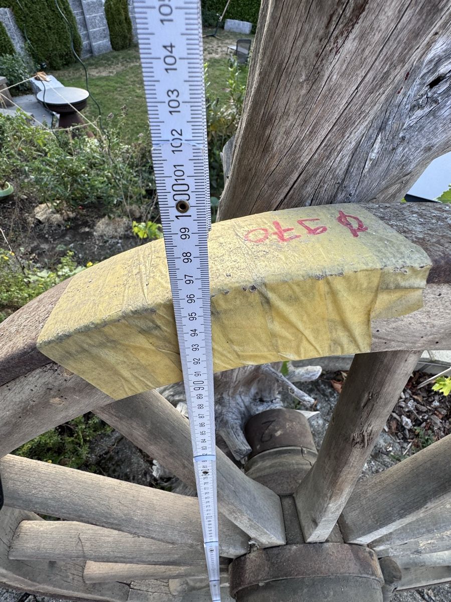 Pneus & Roues: Wagenrad Holz mit Eisenring 97 cm Durchmesser  – D'occasion à Niederbüren par Oetschli 1
