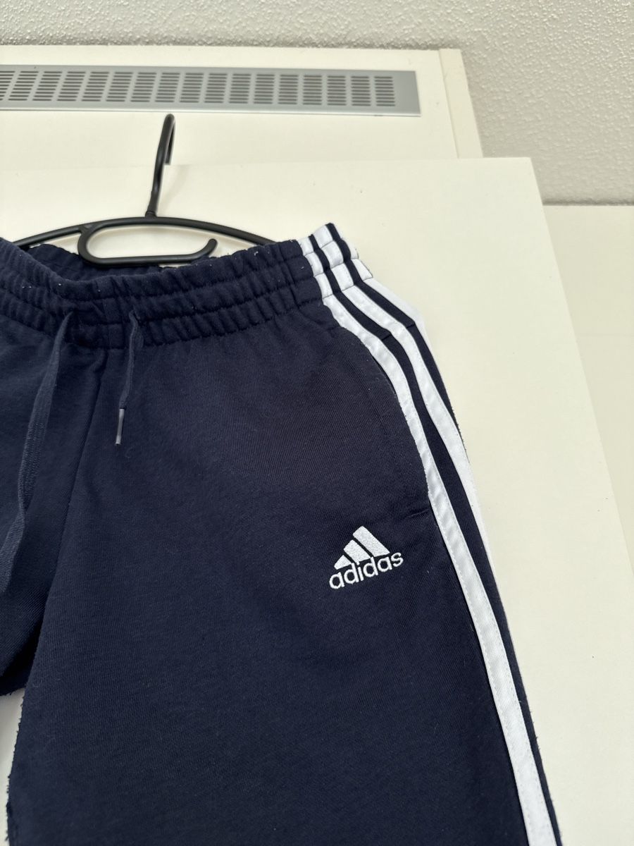 Adidas Pantaloni: Adidas Trainingshose Damen Grösse XS – Usato da Oberglatt ZH venduto da lar_2nv2 1