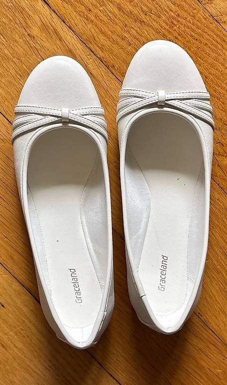Scarpe da donna: Weisse Ballerina Grösse 39 – Usato da Bern venduto da Lunite 1