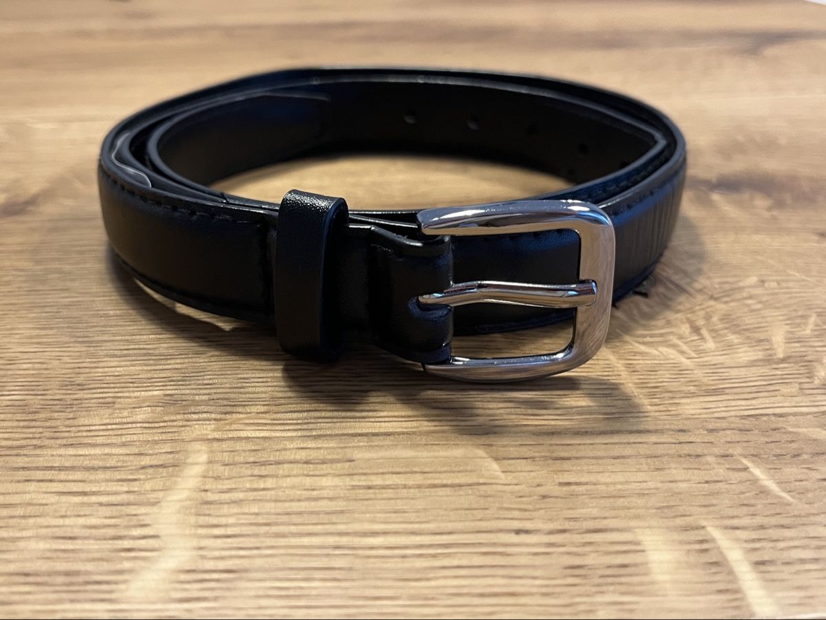 Cinture: Schwarzer Gürtel von Stradivarius – Nuovo (secondo la descrizione) da Steinen venduto da nic_yk9v