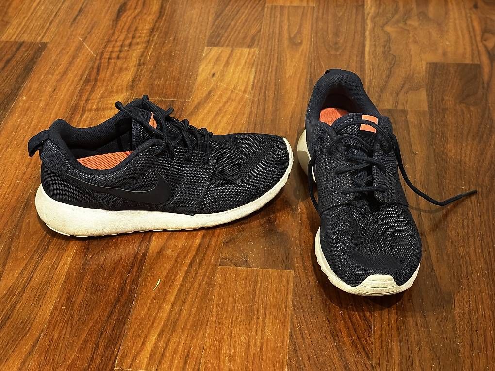 Nike Damenschuhe: Nike Roshe One 37 – Gebraucht aus Buchrain von pat4s
