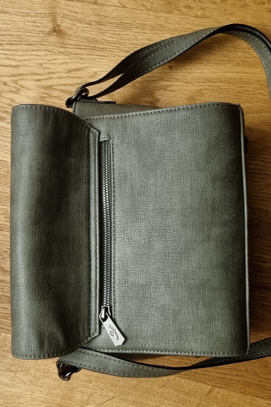 Borse da donna: Lee Cooper crossbody bag – Usato da Wabern venduto da ravi3084 1