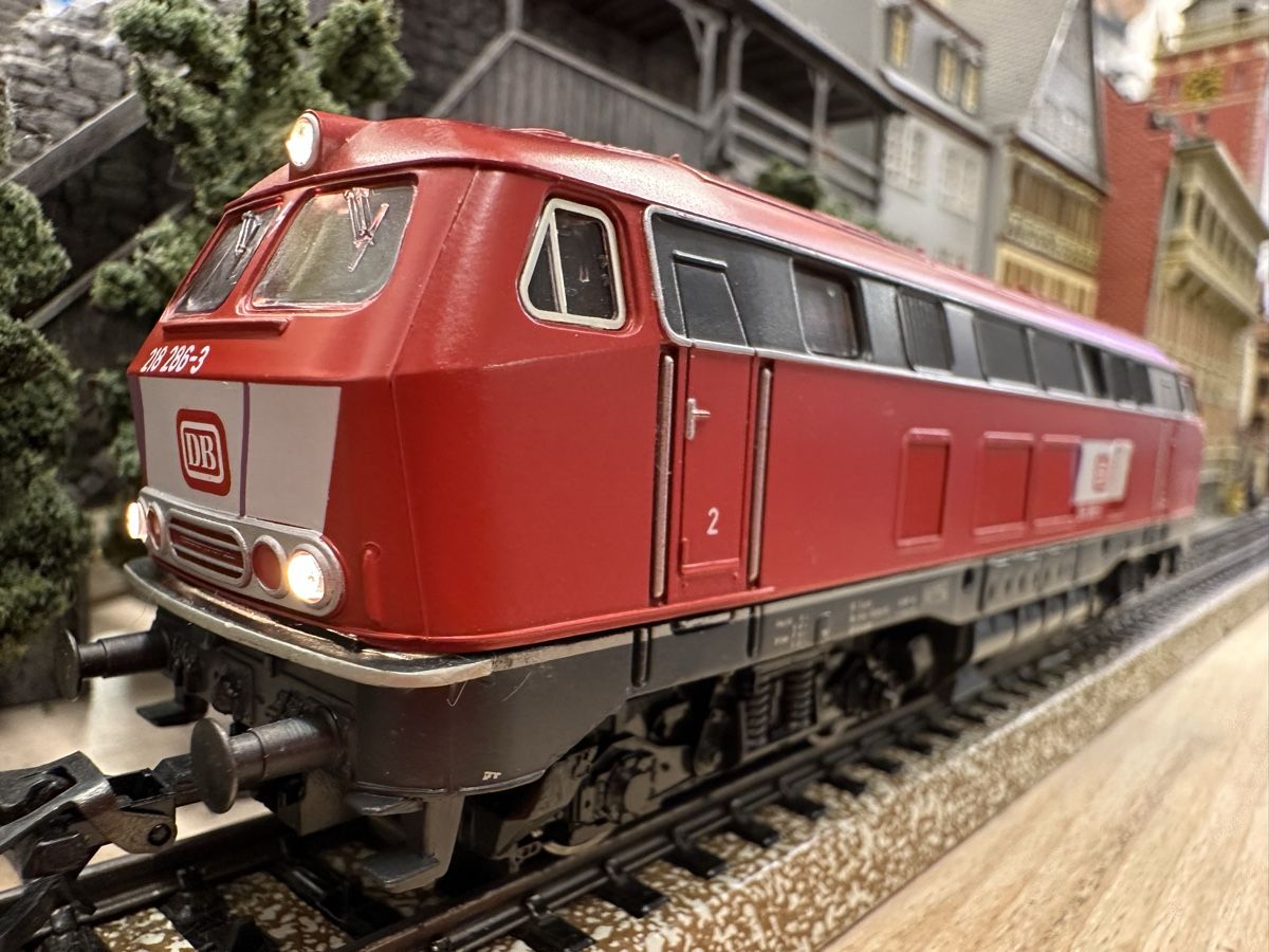 Märklin Modellini di ferrovie: Märklin 3479 DB BR 218 digital – Usato da Lupsingen venduto da New-Haven