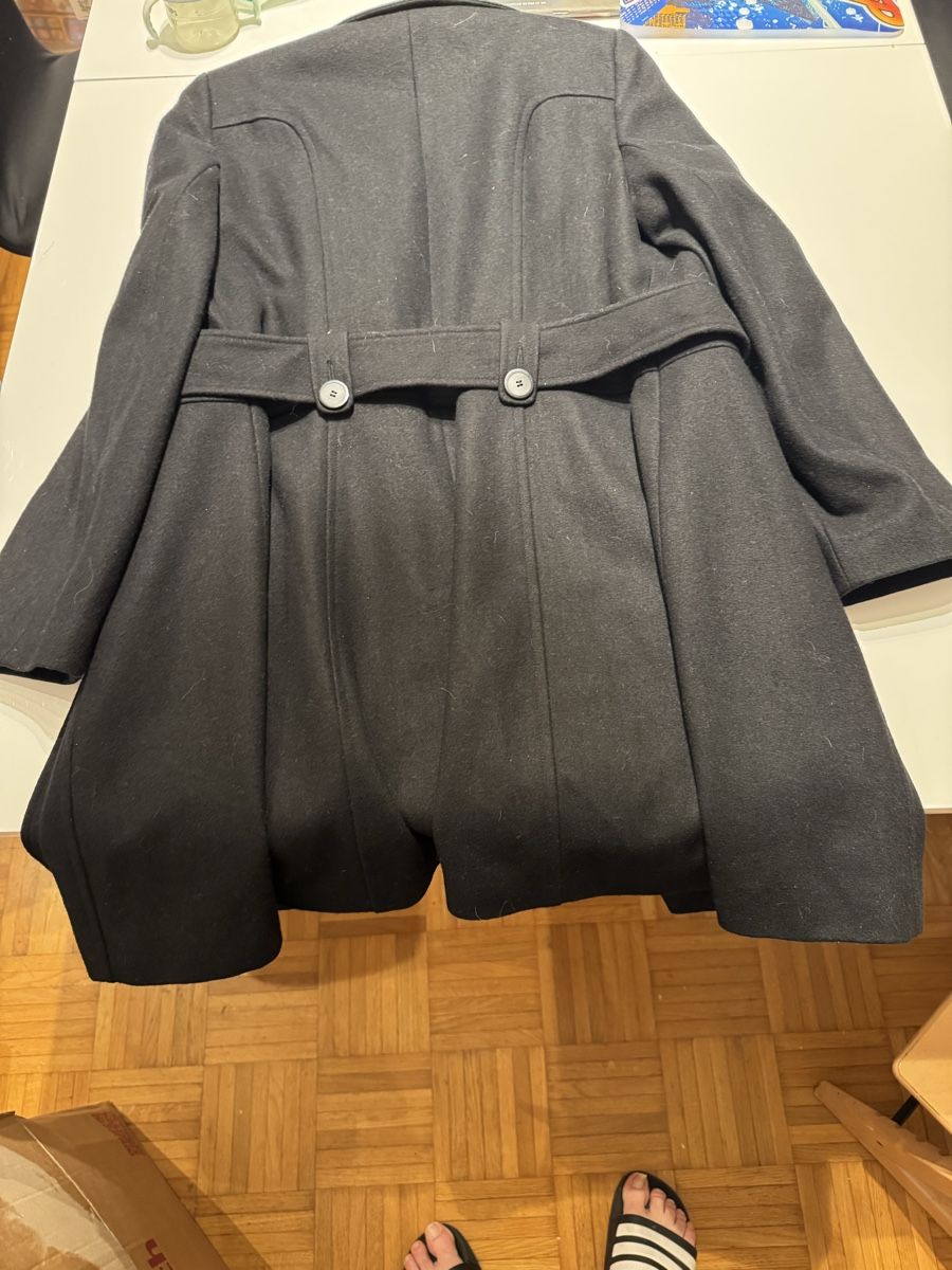 Mäntel: Schwarzer Damen Wintermantel, Grösse 42 – Gebraucht aus Suhr von Oppel 1