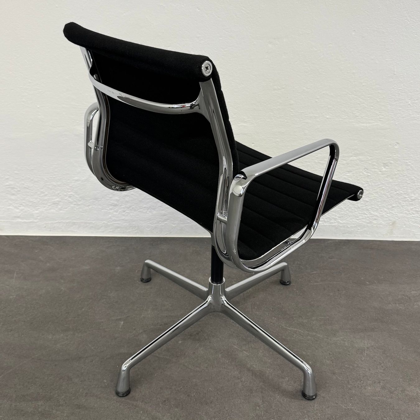 Sedie: Vitra Eames Alu Chair EA104 Hopsak – Usato da Schönenwerd venduto da mcofficeshop 3