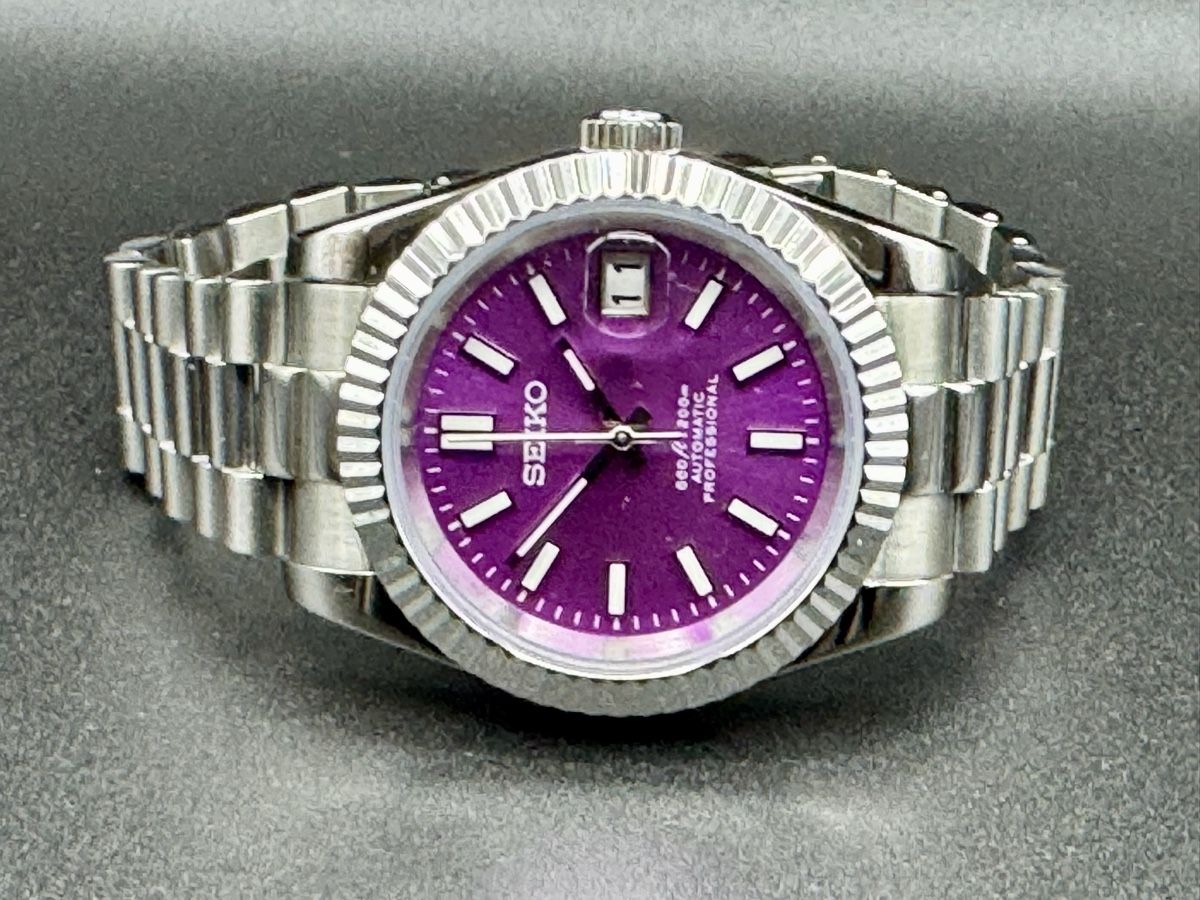 Orologi: Seikjust Purple Automatic – Nuovo e nell'imballaggio originale da Arnegg venduto da watch-shop 2