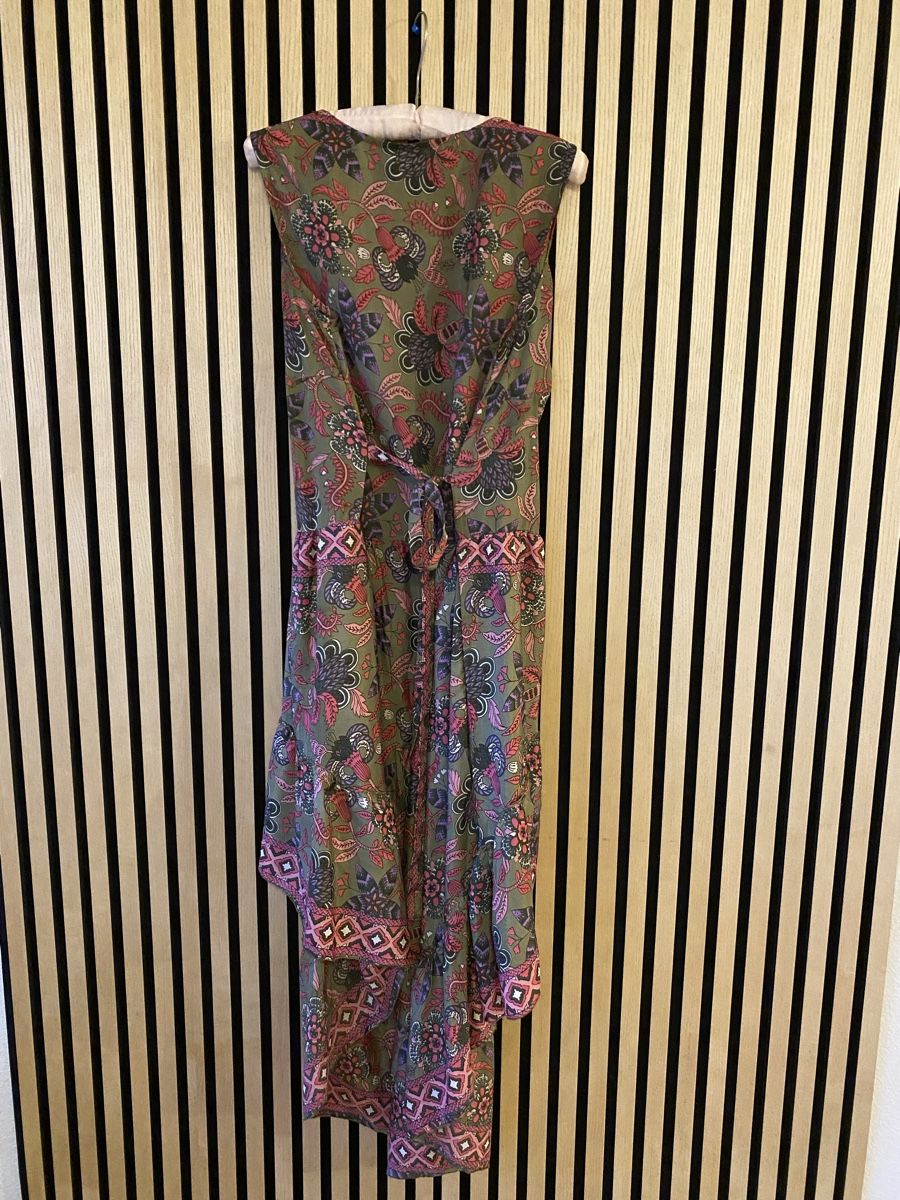 Kleider: Seidenkleid mit Blumenmuster, Grösse M – Gebraucht aus luzern von nas_5hx9 1