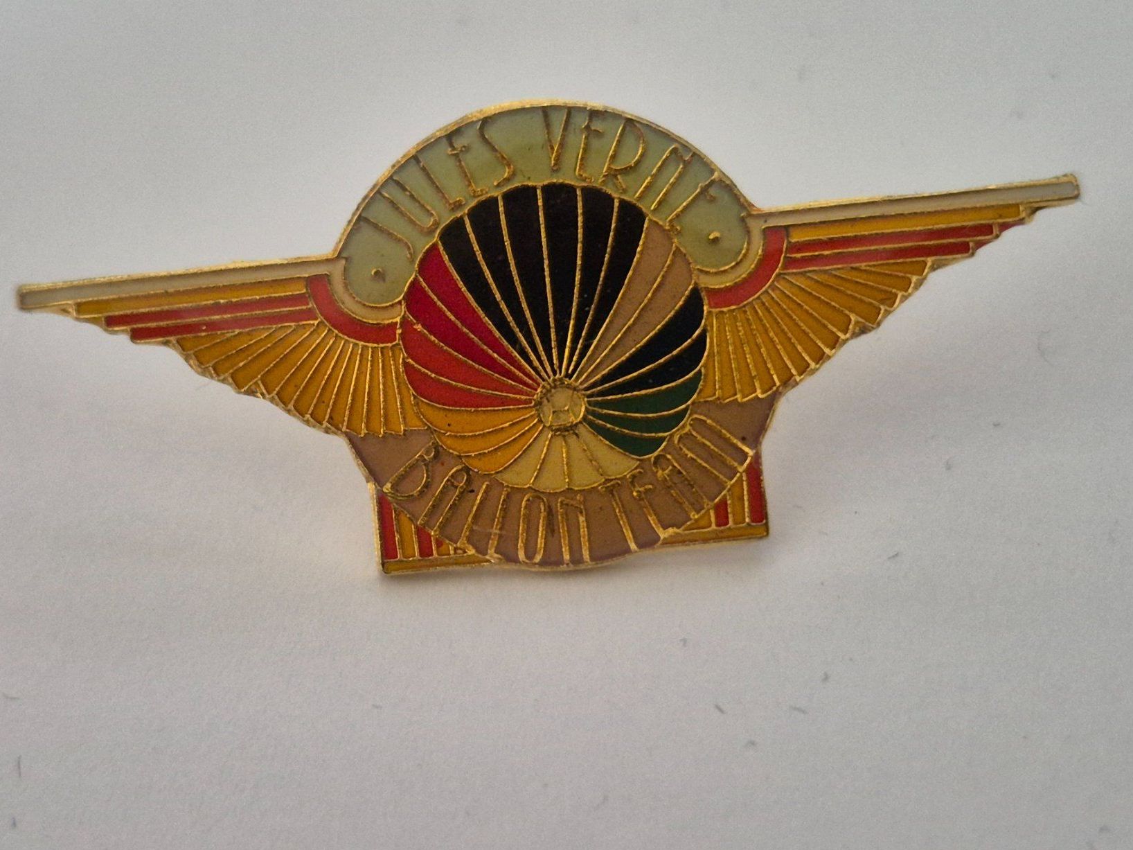Placchette & Badge: alter   Jules Verne  Ballon Team    -     Pin – Usato da Niederweningen venduto da Obson