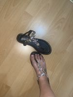 Sandaletten schwarz Grösse 37 mit Steinen neuwertig