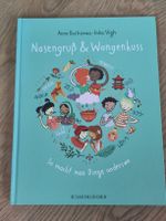 Buch, Nasengruss und Wangenkuss