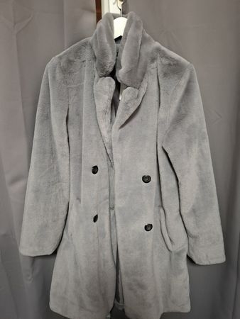 Manteau  gris, chaud et élégant - Neuf!