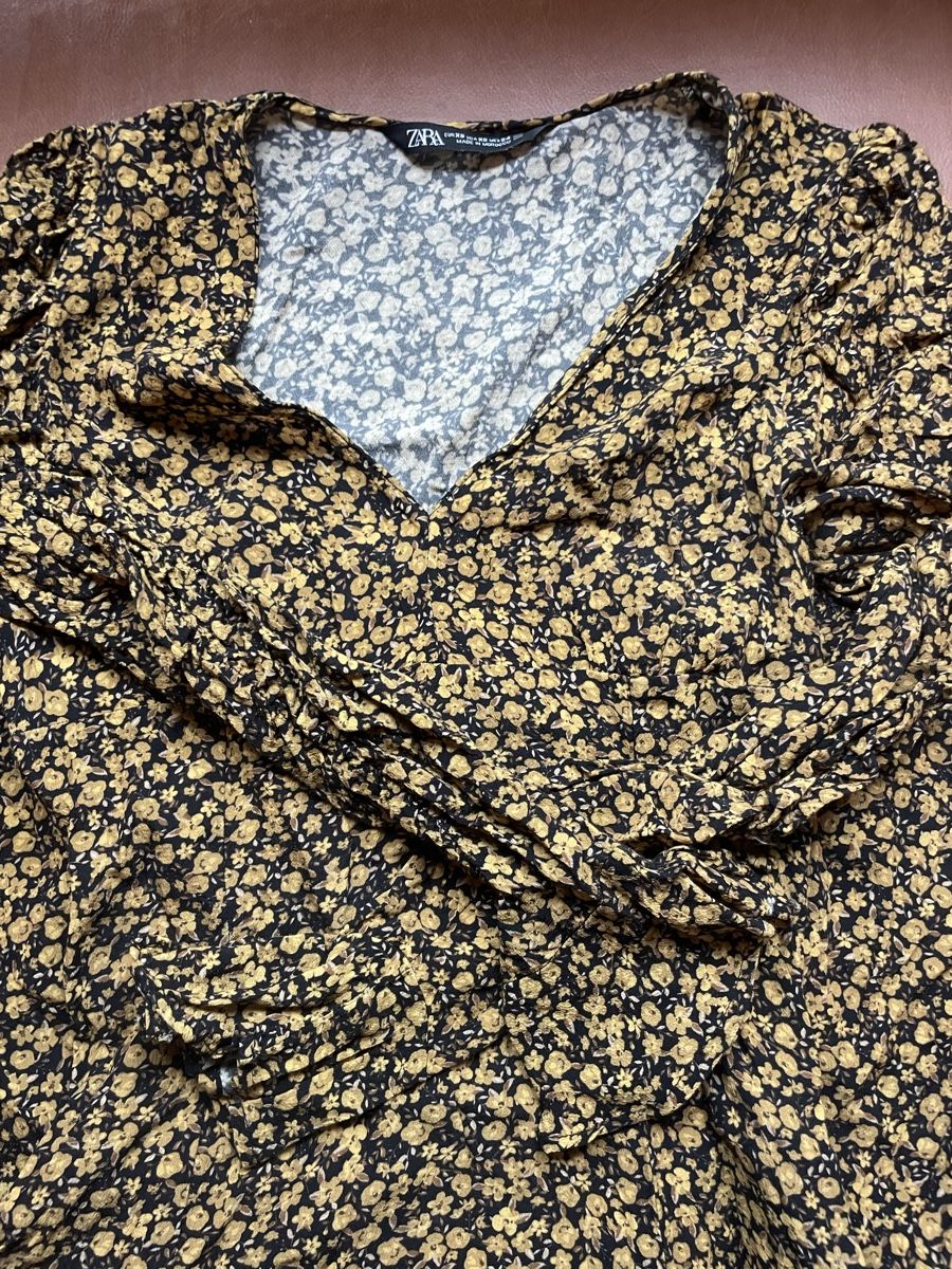 Zara Kleider: Robe à fleur ZARA – Gebraucht aus Neuchâtel von Estonia17 2