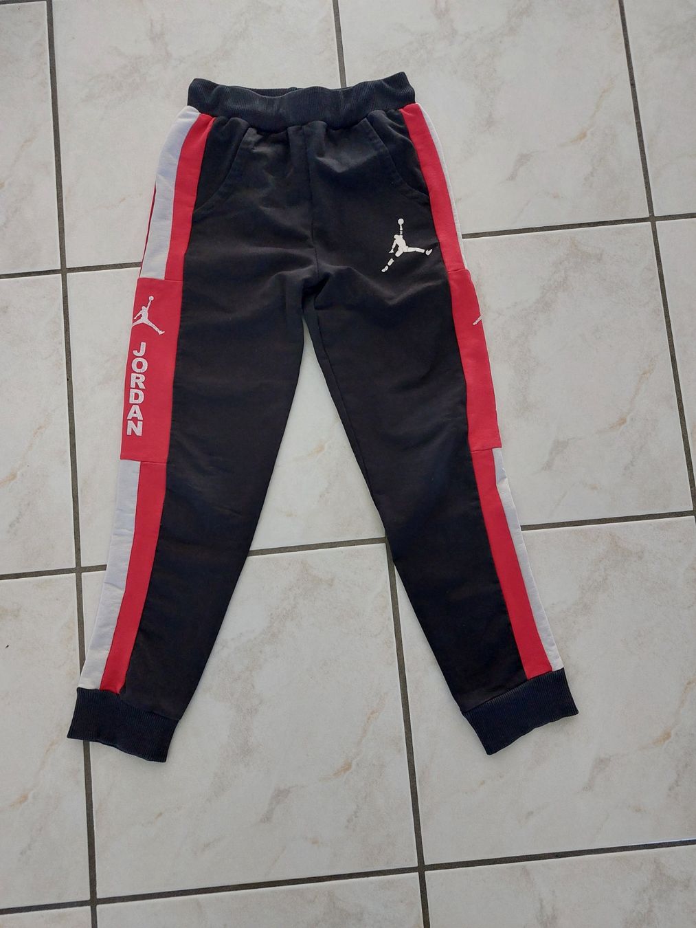 Jordan Pantaloni: Trainerhose Gr. 128 – Usato da Schmitten venduto da JasiStern
