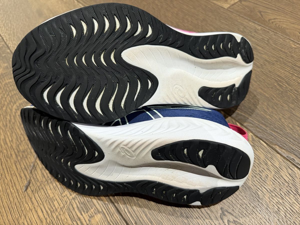 Asics Damenschuhe: Asics Turnschuhe Damen Gr. 41.5 – Gebraucht aus Büren SO von Nuri09 1
