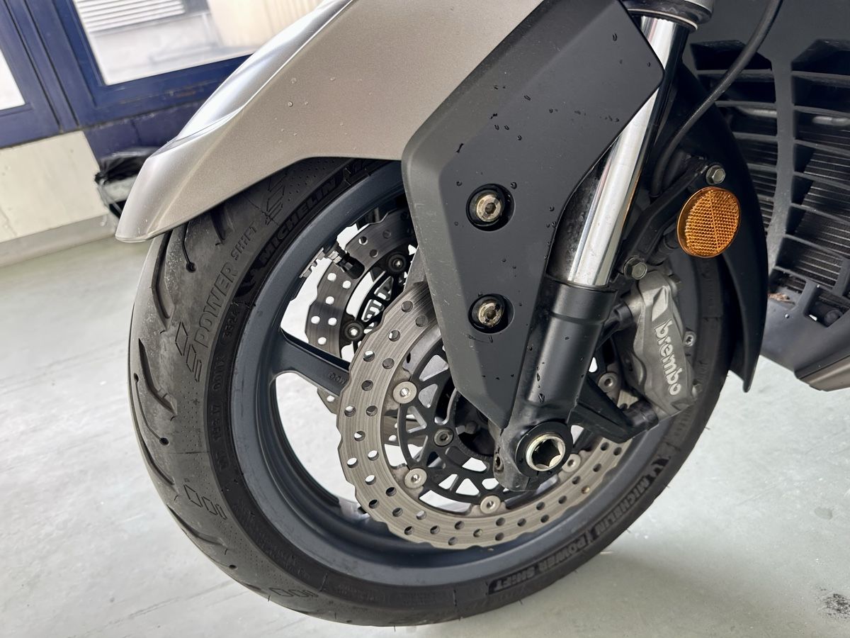 Kymco Scooter: Kymco AK550 35kw,2021-10100km – Usato da Genève venduto da Tom6 8