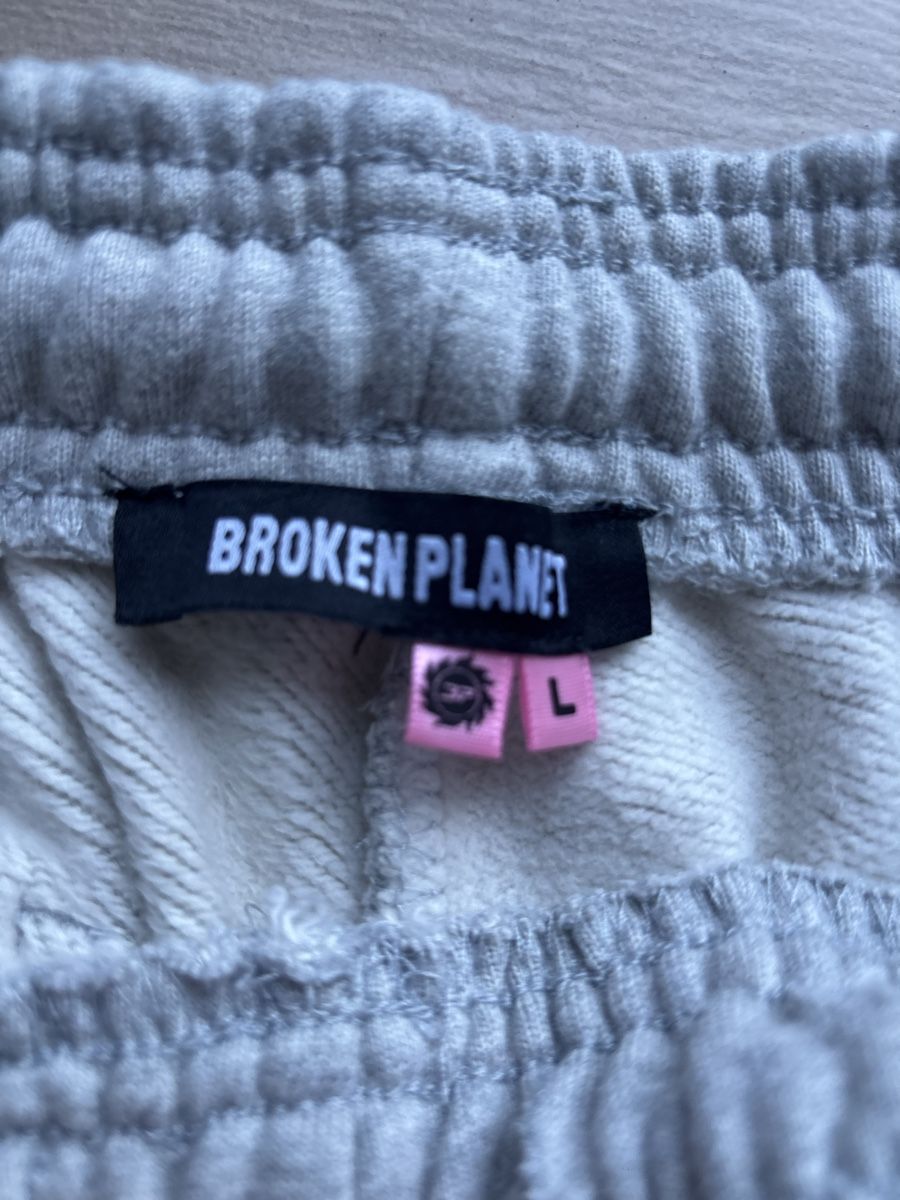 Pantaloni: Broken Planet Grey Sweatpants – Usato da Zug venduto da jul_c5pf 2