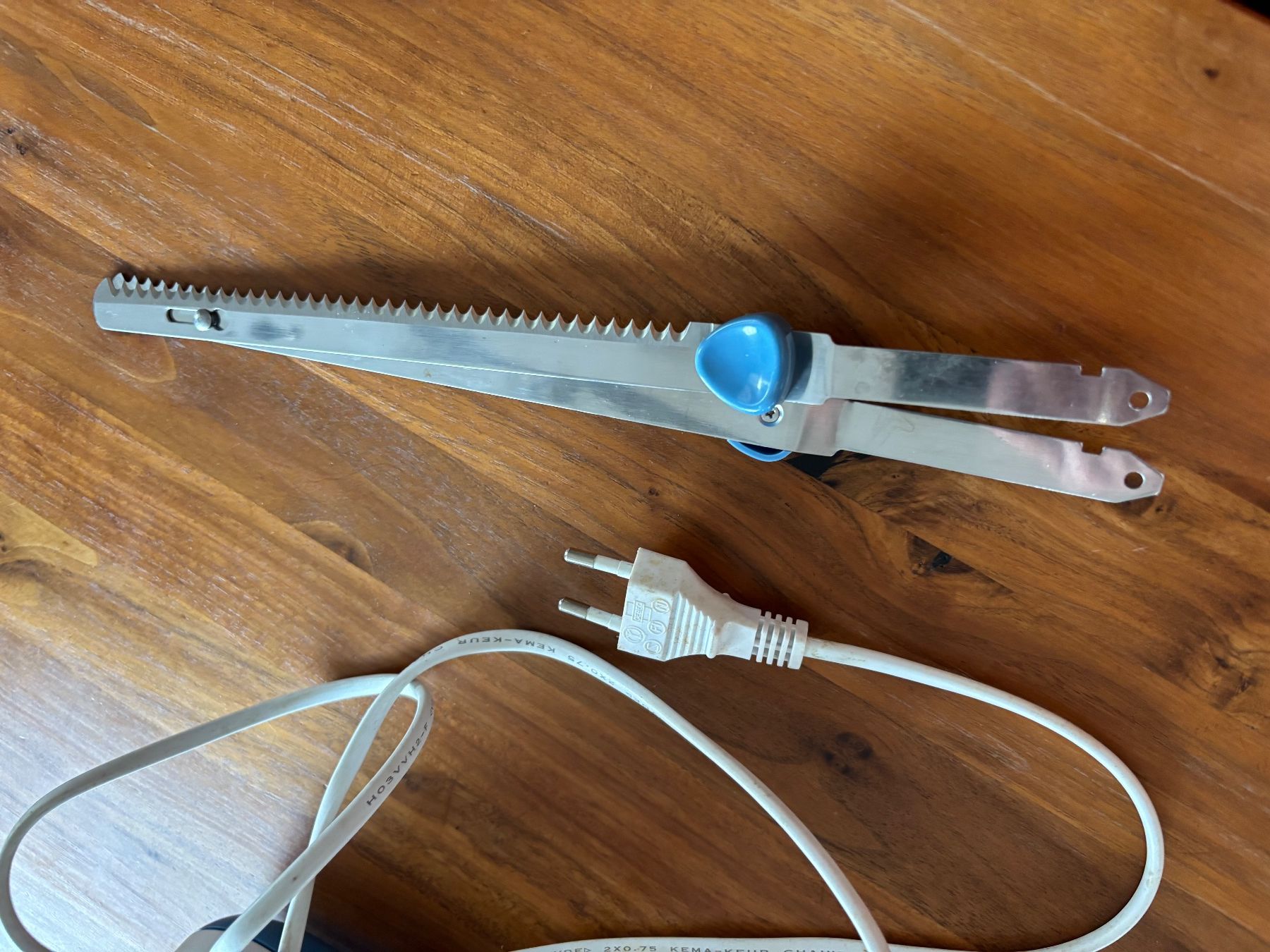 Coltelli da cucina: Elektr. Tranchier und Schneidemesser – Usato da Balsthal venduto da Uroby 1