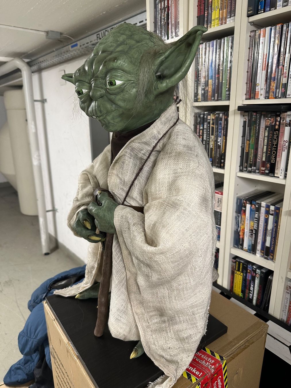 Statuette: 1:1 Yoda Statue Star Wars custom Not Sideshow lifesize – Usato da Schlieren venduto da Moviepropde 1