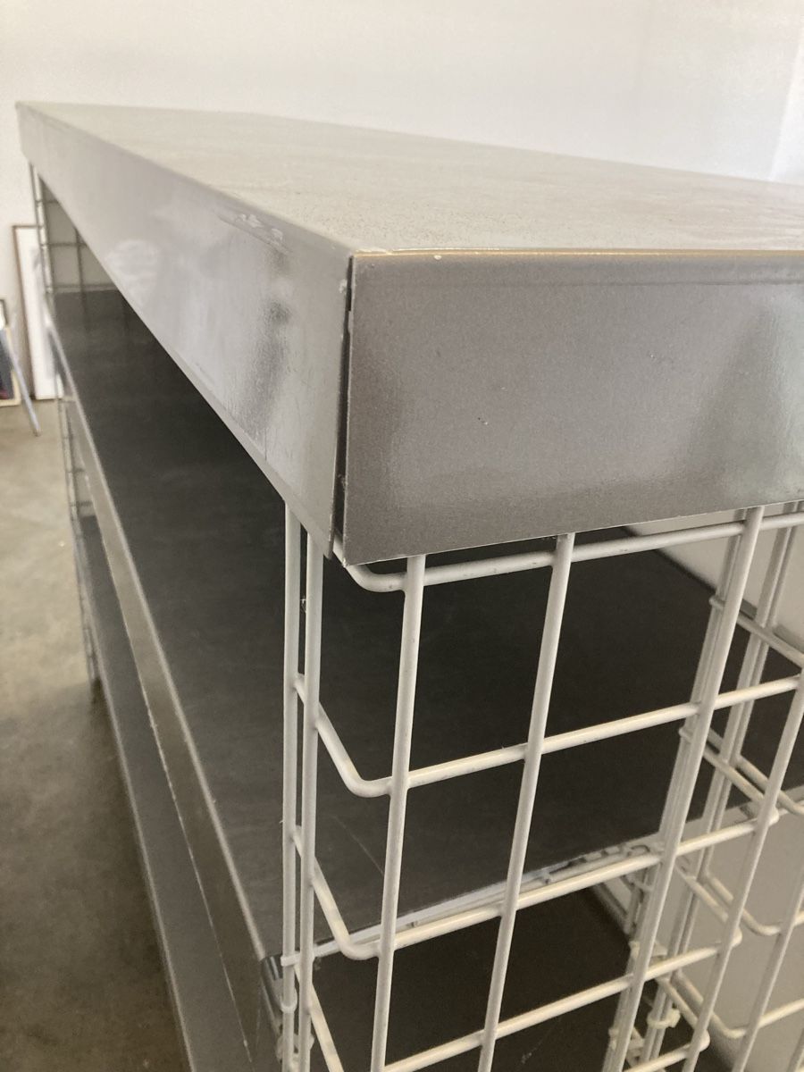 Scaffali: Modulare Bar aus Kabelkanal und Blech – Usato da Oberuzwil venduto da Eva-Linde 4