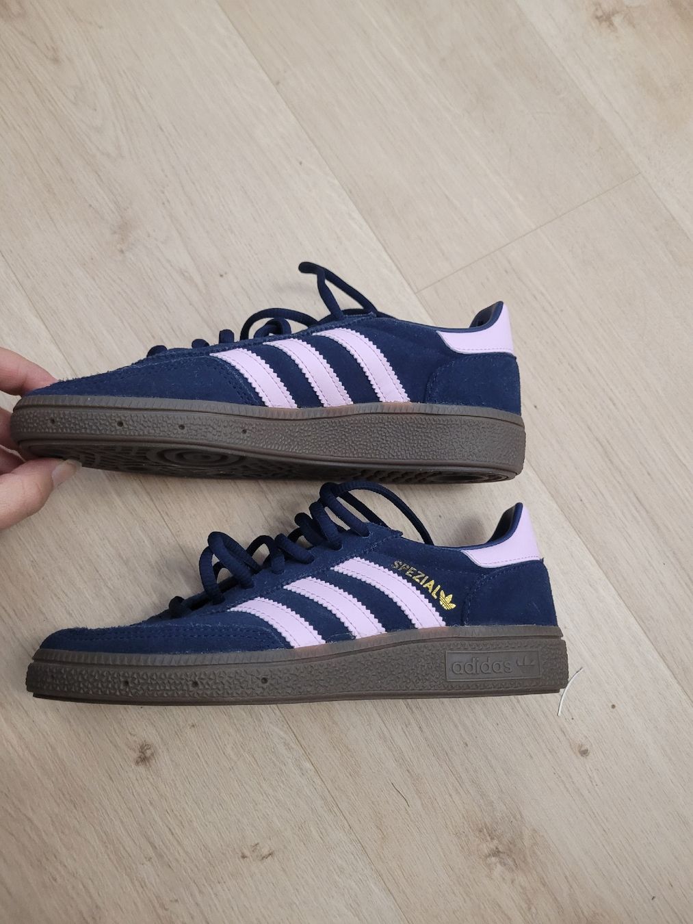 Adidas Chaussures filles: Gr. 35,5 Adidas – D'occasion à Lupsingen par sta_wgg5 2