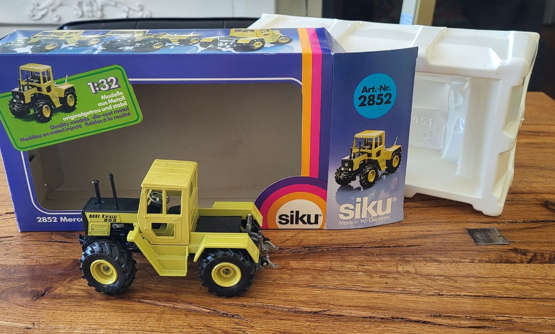 Siku Modellini d'auto: Siku MB-trac 800 Metall Nr. 2852 – Nuovo e nell'imballaggio originale da Kägiswil venduto da Megafi56