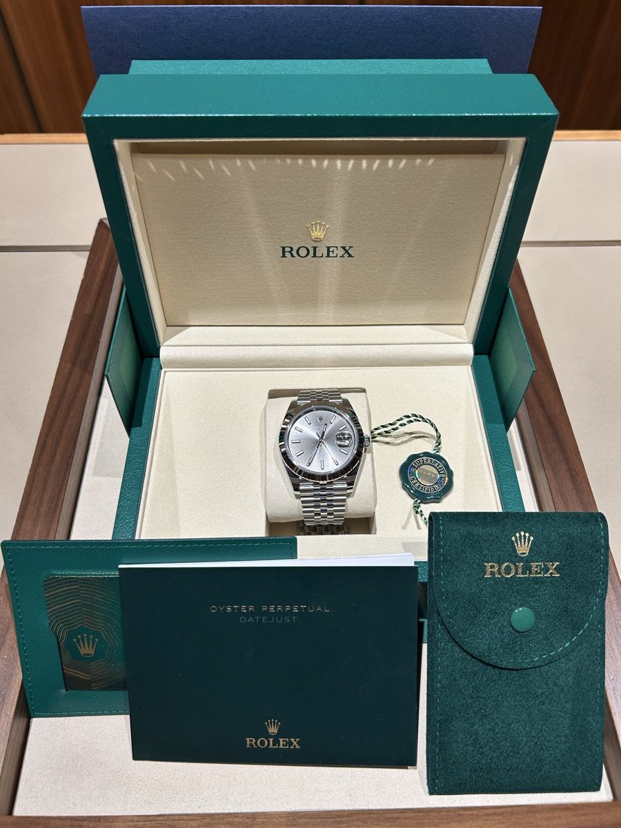 Rolex Orologi: Rolex Datejust 41 Rhodium dial NEW UNWORN!!! – Nuovo e nell'imballaggio originale da Zürich venduto da Watch_Enthusiast98 2