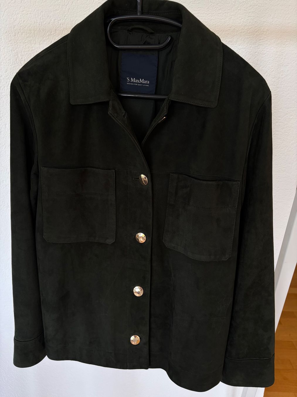 Max Mara Giacche: Max Mara Wildlederjacket dunkelgrün – Nuovo e nell'imballaggio originale da Küsnacht ZH venduto da Casanuovo 1