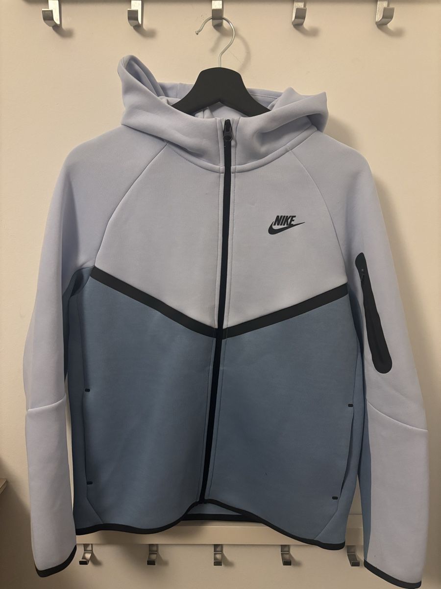 Nike Giacche: Nike Tech Fleece Zip Hoodie   – Nuovo (secondo la descrizione) da Zürich venduto da sop_tq8x