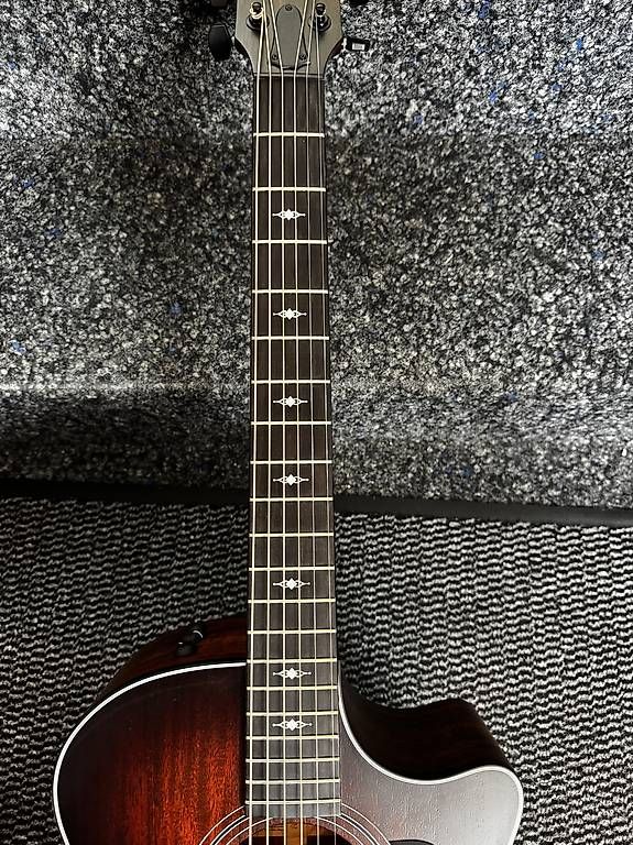 Strumenti musicali: Taylor 324ce Next Generation  – Nuovo e nell'imballaggio originale da Morges venduto da GvnMusic 1