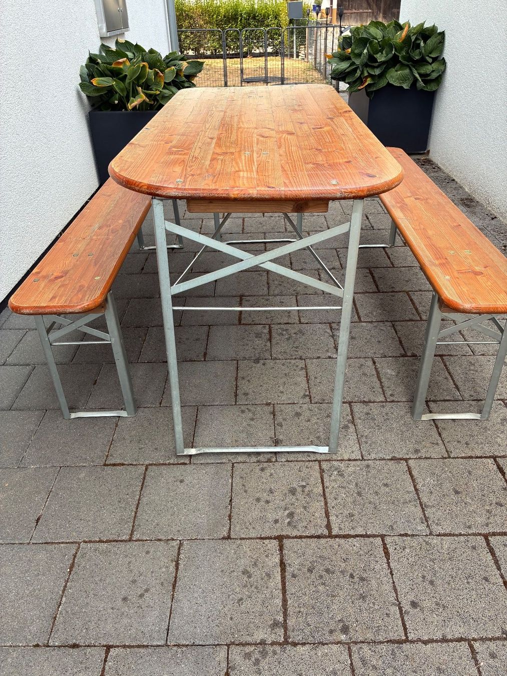 Tischset: Festbankgarnitur- Tisch und 2 Bänke – Gebraucht aus Frick von sandra037 1