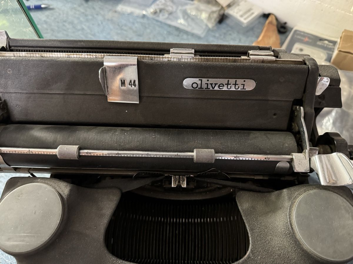 Olivetti Macchine da scrivere: Schreibmaschine Antik von Olivetti – Usato da Samstagern venduto da Dufman 1