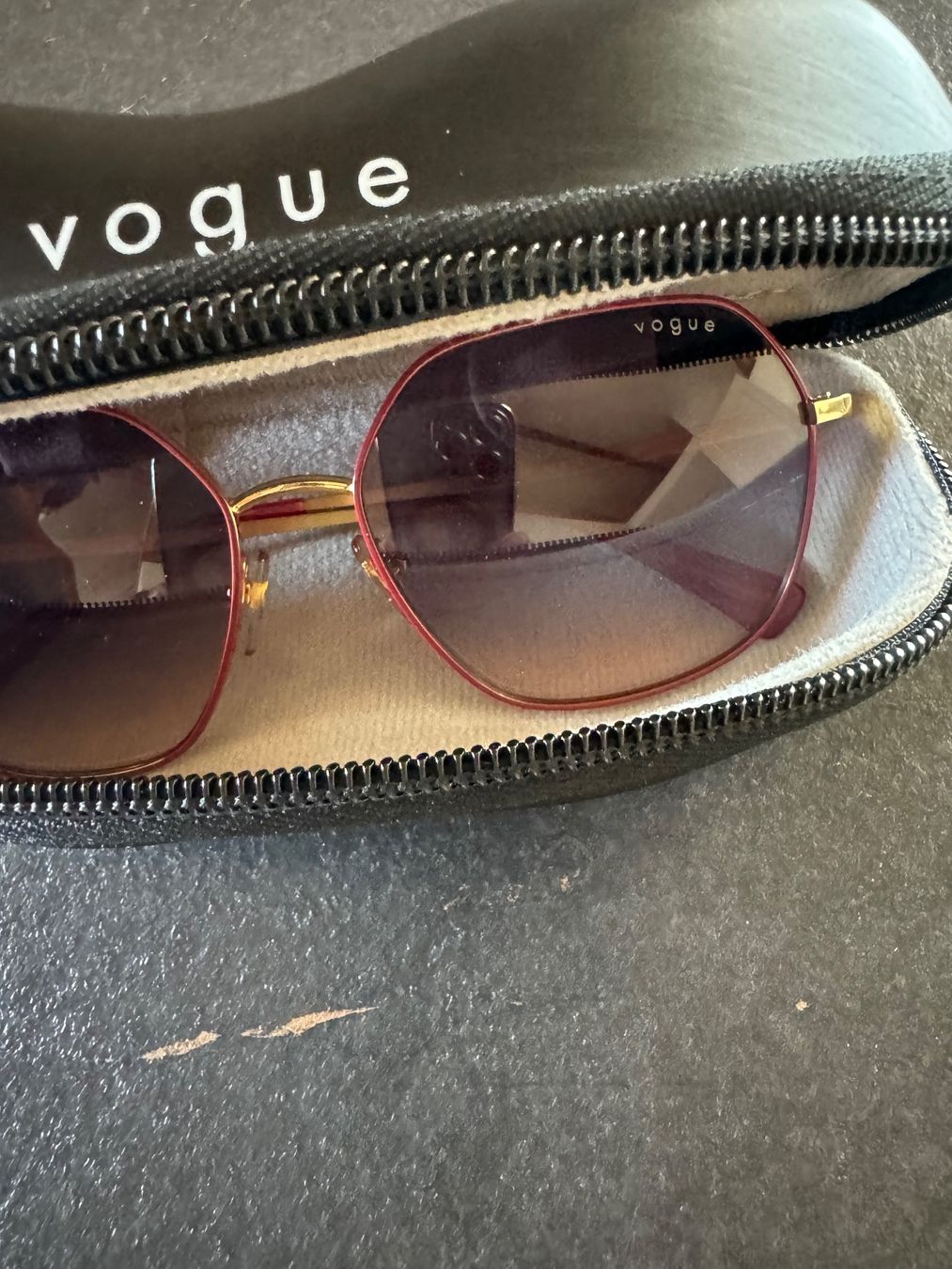 Vogue Brillen & Gläser: Sonnenbrille VOUGE NEU!! – Neu (gemäss Beschreibung) aus Thun von kth_ng29