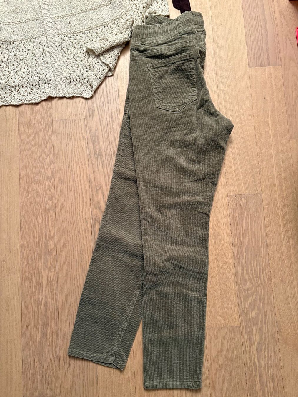 Kleiderpakete: Kleiderpaket Gr.L, Gr. 42 – Gebraucht aus Gossau SG von Black-Queen 5