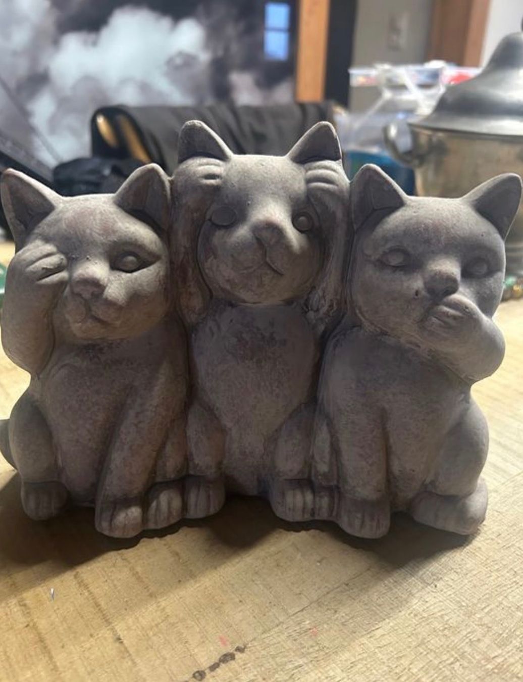 Skulpturen & Statuen: Statue 3 chats – Gebraucht aus Val-d'Illiez von Dombou