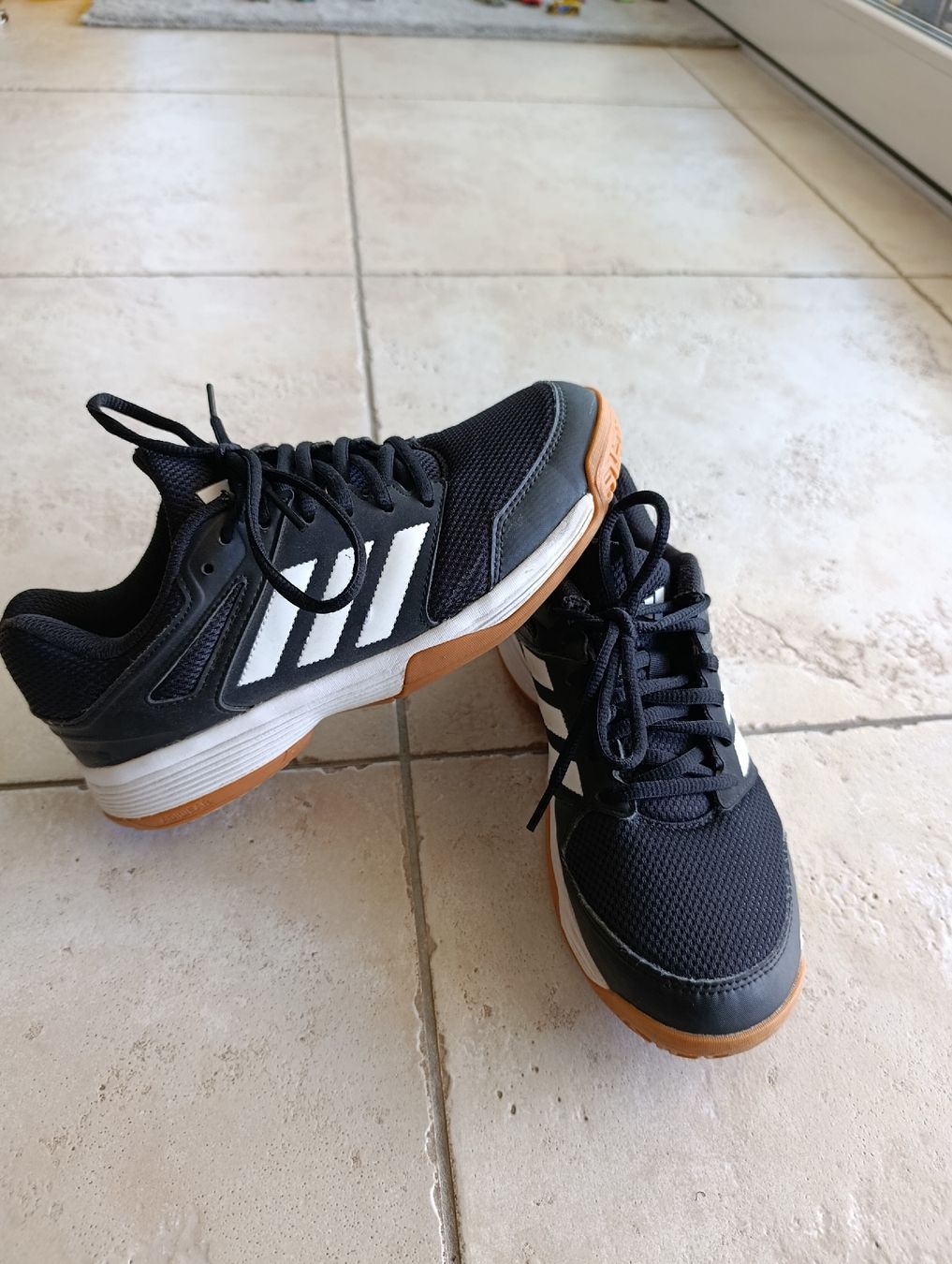 Adidas Herrenschuhe: BASKETS DE SPORT ADIDAS 38 2/3 – Gebraucht aus Sierre von shirley04