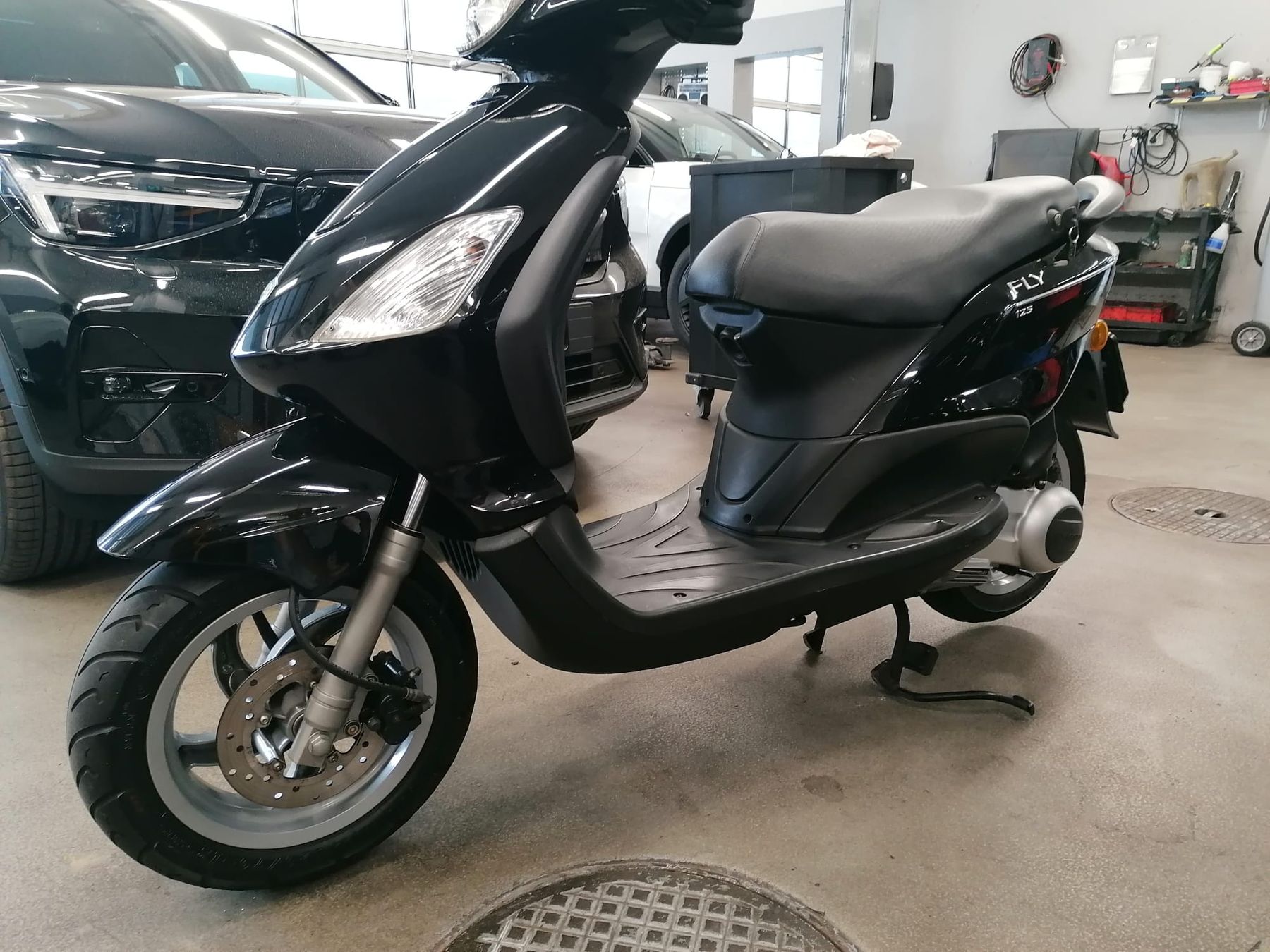 Piaggio Scooters: Piaggio Fly 125  – D'occasion à Mendrisio par sel_xhx9 4