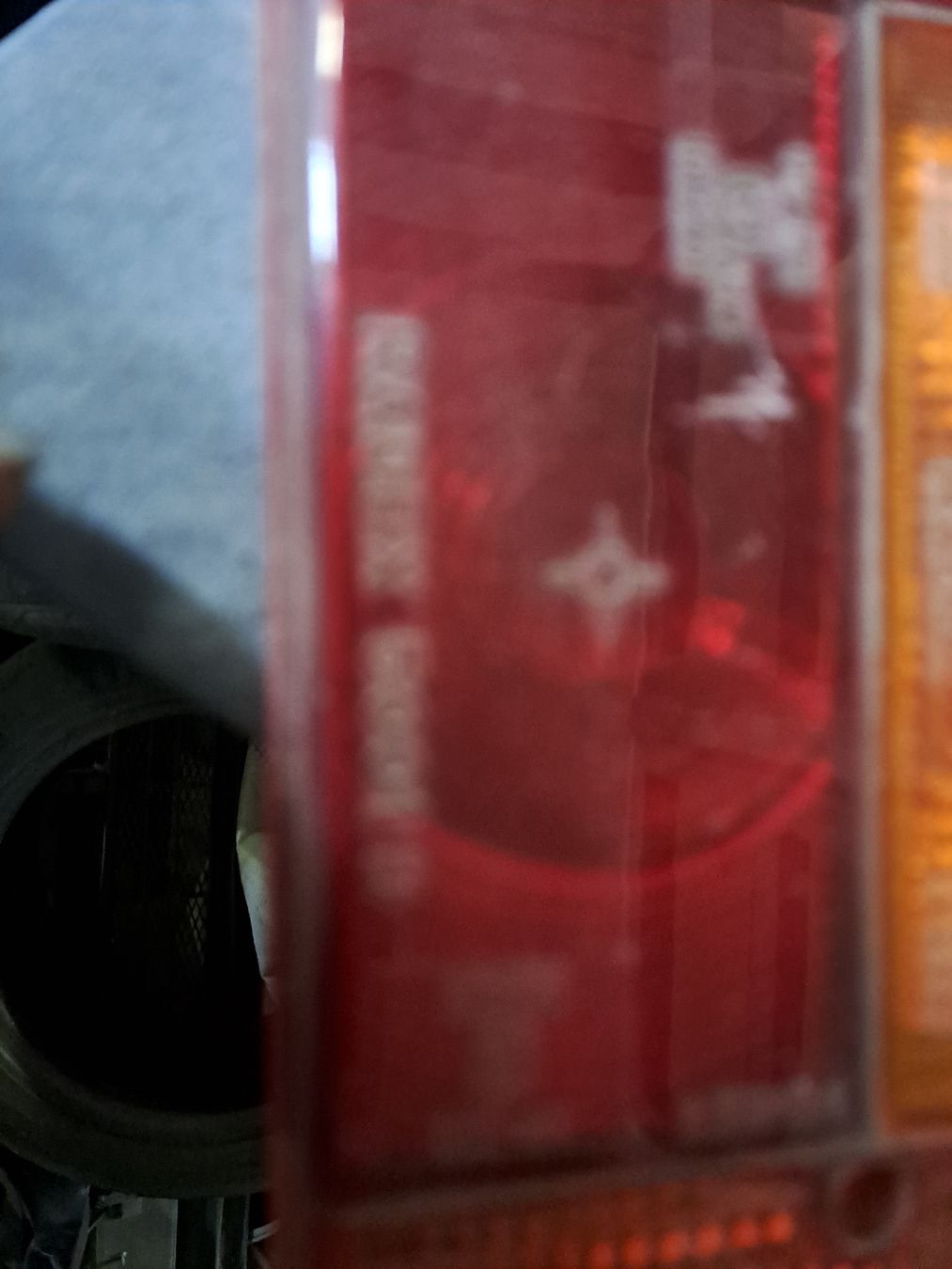 Tutti pezzi di ricambio auto: Lichtscheibe /Rücklichtglas – Usato da Riedtwil venduto da Scania94D- 1