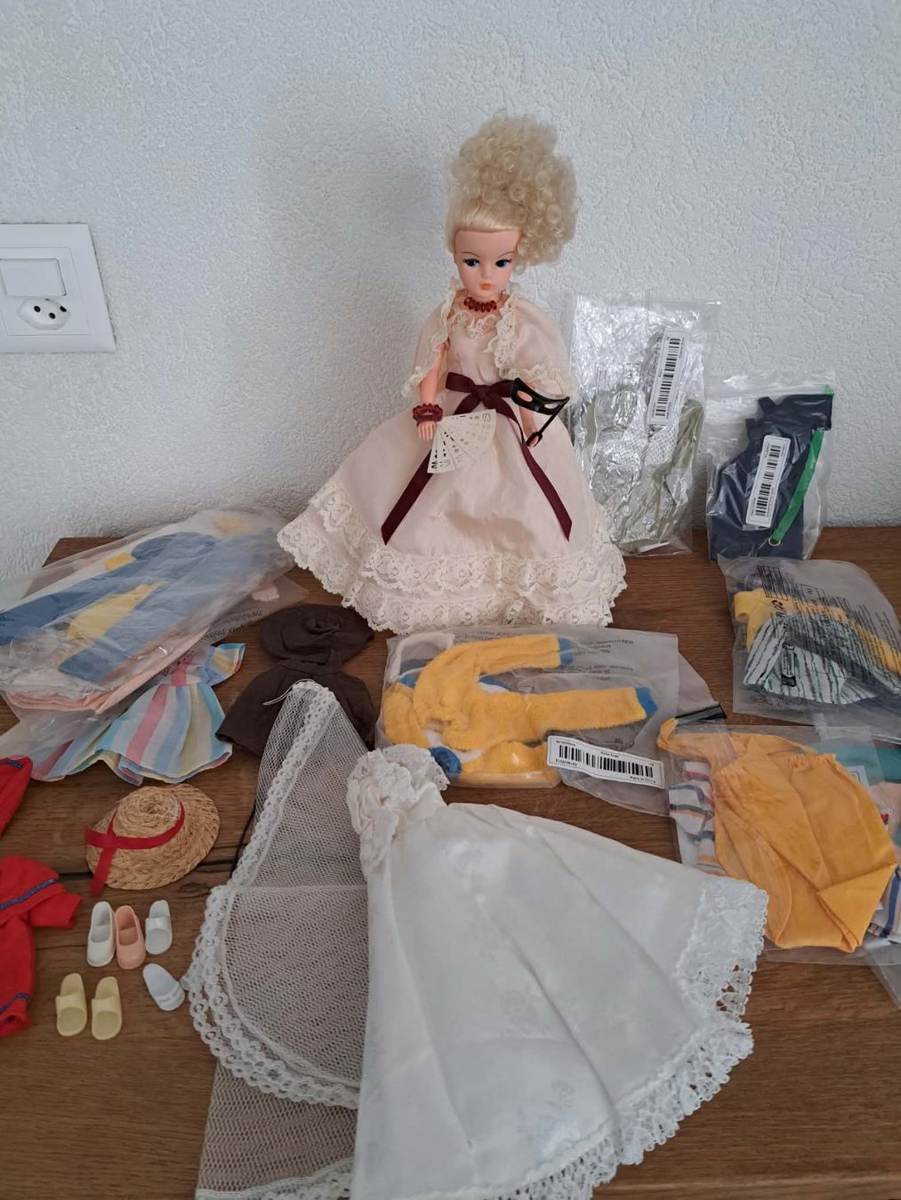Puppen: 1984 Masquerade Sindy mit viele Kleidung – Gebraucht aus Saas Grund von IvanaXY 9