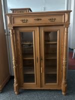 Antike Vitrine / Schränkli Tanne